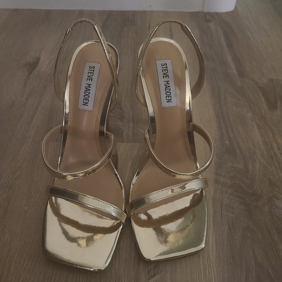 Gold Heels - Picture 2 of 2